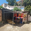 KOMŠIJE U NIŠU UDRUŽILE SNAGE: Od zapuštenog dvorišta napravili kutak za decu, kafu i druženje