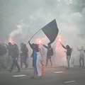 Tokom haosa u Hagu uhapšeno više od 20 osoba; Demonstranti koristili pirotehniku, policija vodeni top FOTO