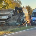 Automobil sleteo sa puta i udario u kamion kod Tavankuta, poginula žena
