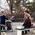 Trećina porodica u Srbiji bez dece, polovina roditelja odgaja samo jedno