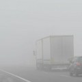 AMSS upozorio: Magla i poledica otežavaju saobraćaj, obavezna upotreba zimskih guma