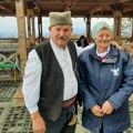 "Da sam znao - oženio bih se mnogo ranije": Nada i Života iz Igrišta popločali 400 kvadrata oko Spomenika Gvozdenom puku