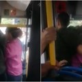 Fizički sukob kontrolora i putnice bez karte u autobusu u Beogradu VIDEO