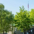 Na rusku ambasadu u Švedskoj iz drona bačena staklena posuda sa bojom