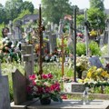Baka došla na groblje, pa doživela traumu života - hitna pomoć i vatrogasci "leteli" ka seoskom groblju kada ih je grobar…