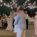 Isplivali kadrovi sa venčanja Marka Vasiljevića: Glumac u šarenoj košulji, a prelepa Tamara plenila je sva u belom (foto)