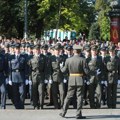 Kreni-Promeni: U Srbiji se oficiri sklanjaju pred stranačkim šatorima