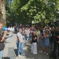 PROTEST GIMNAZIJALACA PROTIV IMENOVANJA NOVE V. D. DIREKTORKE MILE ILČIĆ PODRŽALI STUDENATI, PROFESORI I GRAĐANI – ČAS…