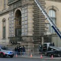 Филмска пљачка у центру Париза Чувени музеј Лувр привремено затворен, посетиоци закључани унутра! (видео)