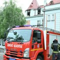 (Foto) Požar u zgradi ambasade Pakistana na Dedinju: Šest vatrogasnih ekipa gasilo vatru