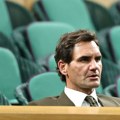 Federer ostao potpuno sam u loži, a onda je morao napolje: Svi na Vimbldonu gledali ovaj prizor