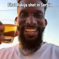 Странац Алекс снимио себе како по први пут проба ракију, а његова реакција шокирала Србе! Видео све насмејао