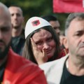 Sky News posle presude Tačiju: Okupljeni u Prištini briznuli u plač, negodovali...