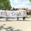 Škole u Bačkoj Palanci obustavile rad: Održan protest zbog brutalnog prebijanja profesora: "Maloletni nasilnik i ranije…
