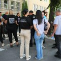 "Bednici jedni! Jel se sećaš kada si mom sinu prosuo mozak" Otac ubijenog mladića u masakru kod Mladenovcu zavapio u…