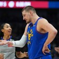 Ceo svet u čudu! Nba liga je ovo samo jednom videla, Nikola Jokić brutalnu partiju začinio trojkom preko celog terena…