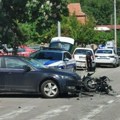 Motor uništen nakon udesa! Sudar auta i motocikla: Vozač leteo 30 metara, odmah odvezen u Urgentni centar
