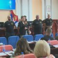 Građani i kordon ispred SO Zaječar: Tenzije i u sali - opozicija neće da sedne zbog privatnog obezbeđenja