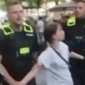 Uhapšena devojčica (14): Nemačka policija ne toleriše divljanje na protestima (video)