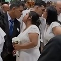 Ovakvu svadbu još niste videli 600 parova se venčalo u isto vreme, a polovina mladenaca je na venčanje dovela svoju decu