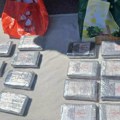 (Foto) Novosadska policija zaplenila 17 kilograma kokaina kod Mladenovca: Uhapšena dvojica Smederevaca i Beograđanin