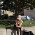 Cepterova ćerka ponovo provocira golotinjom: Fotka sa ležaljke usijala mreže, kupaći samo što ne spadne
