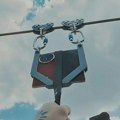 Preklopni telefon koji ne morate da pazite na svakom koraku