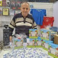 Nastavnik u penziji poklonio prvacima 110 kutija slagalice sa slovima