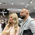(Foto) Kadrovi iz doma poznatog para tope srca. Prelepa Ivona Polumenta bez trunke šminke, nedavno se porodila: Maleni Isak…