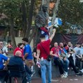 Ajndhovenom odzvanja "Kosovo - Srbija", Srbi napravili šou pred meč Holanđana i Orlova