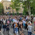 Incidenti tokom protesta „Srbija protiv nasilja“, Manojlović: Nasilnici šutirali mladića (VIDEO)