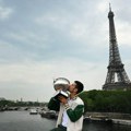 Novak u Parizu - najveći ikada! 23. titula, Džordanov skok i Japanci u šoku: Evo kako je "izveo" pehar do Ajfela! (foto)