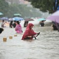 Više od 10.000 ljudi raseljeno u Kini zbog poplava