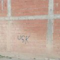 U selu Donja Budriga ispisani grafiti "UČK"