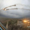 Ukrajinska vojska tvrdi da je oborila ruski bombarder, Moskva izvestila o padu aviona usled kvara