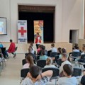 „Sigurnije škole, otpornije zajednice“: Predavanje u Paraćinu u okviru „Nedelje Crvenog krsta“ (foto)
