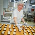 Više od 70 odsto radnika u proizvodnji hrane radna odela pere kod kuća