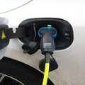 Vozačima B kategorije mora biti dozvoljeno da upravljaju električnim automobilima čija baterija povećava najveću…