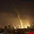 (Video) Vatreno nebo nad Tel avivom! Rakete padaju na centar grada: Ovo je trenutak kada je počela osveta irana