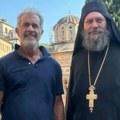 Mel Gibson oduševio Srbiju: Slavni glumac Vidovdan dočekuje u manastiru Hilandar (foto)