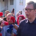 Vučić stigao u Novo Momčilovo, obilazi radove na obnovi kuća izgorelih u požaru