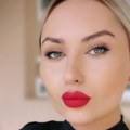 Pevačica koja je bila muško se skinula u kupaći: Dugo se nije pojavljivala, sad pokazala obline (foto)