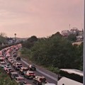 (Video) Haos na prelazima u Srbiji i regionu! Vozila mile u kilometarskim kolonama, kolaps na Evzoniju: Pik turističke sezone…