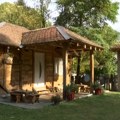 Dve drugarice uspele da za kratko vreme u Rađevinu dovedu turiste iz celog sveta