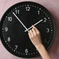 Počinje zimsko računanje vremena: Kad se pomera sat unazad?