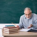 Unija sindikata prosvetnih radnika: Omogućiti penzionerima da se privremeno vrate na posao