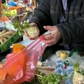 Koliko danas košta kesa sa pijace? Pogledajte cene osnovnih namirnica u Sremskoj Mitrovici