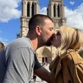 Pršti ljubav u Parizu! Anđelka Prpić u miniću: Razmenjuje nežnosti sa suprugom i topi se u njegovom zagrljaju