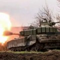 Mi udaramo prvi: Ruski unapređeni tenkovi T-72B3 uništavaju dve ili više meta po misiji u Ukrajini dok se modernizacija…