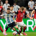 Mesi promašio istorijski penal, Austrija konkurentan rival